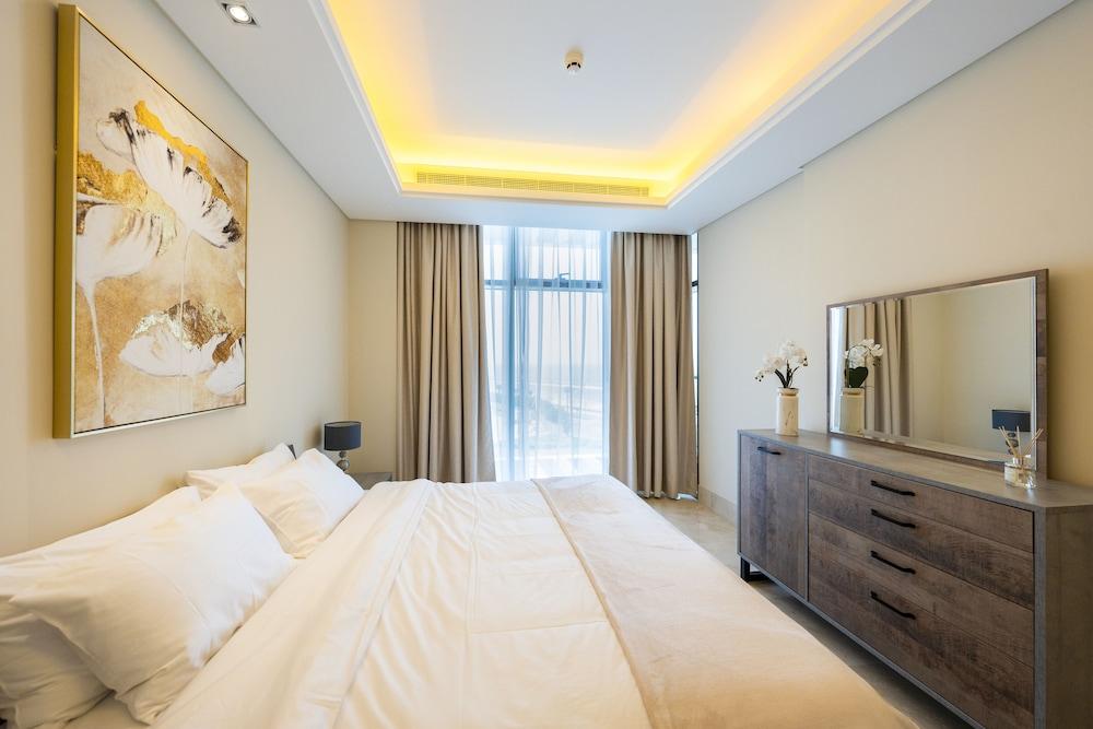 Spacious beachfront 2 bedroom apartment