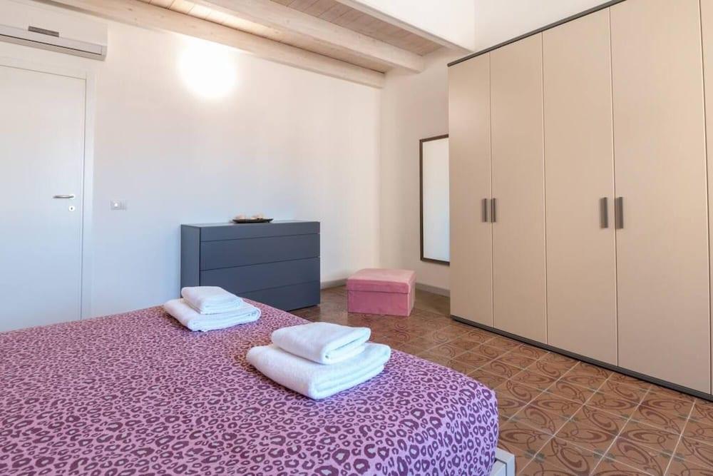 Welcomely - Xenia Boutique