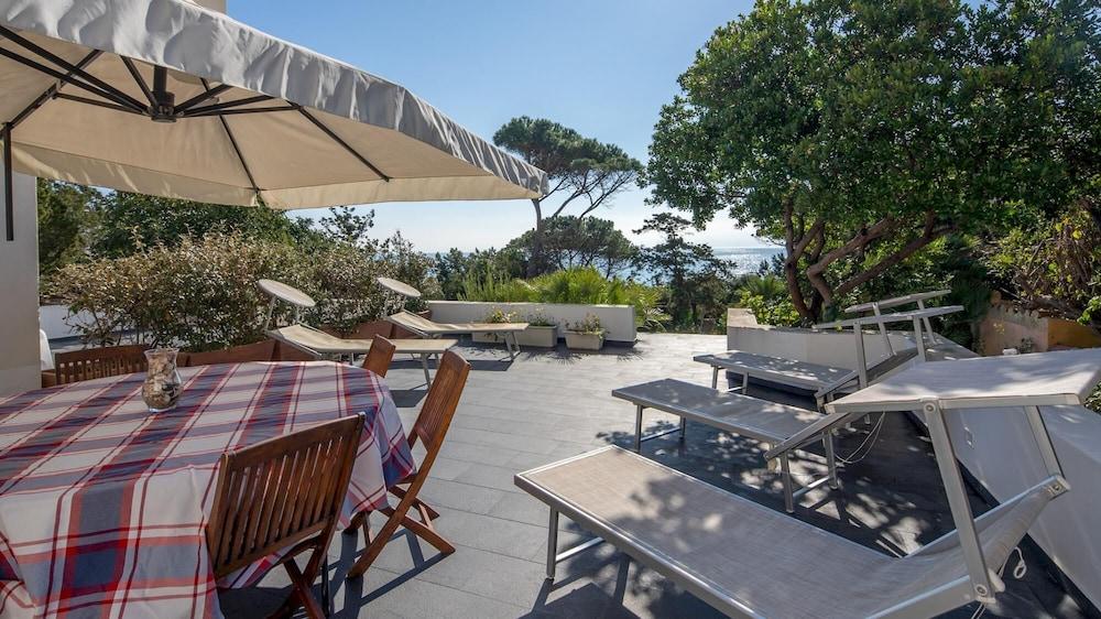 Welcomely - Porto Corallo Seafront