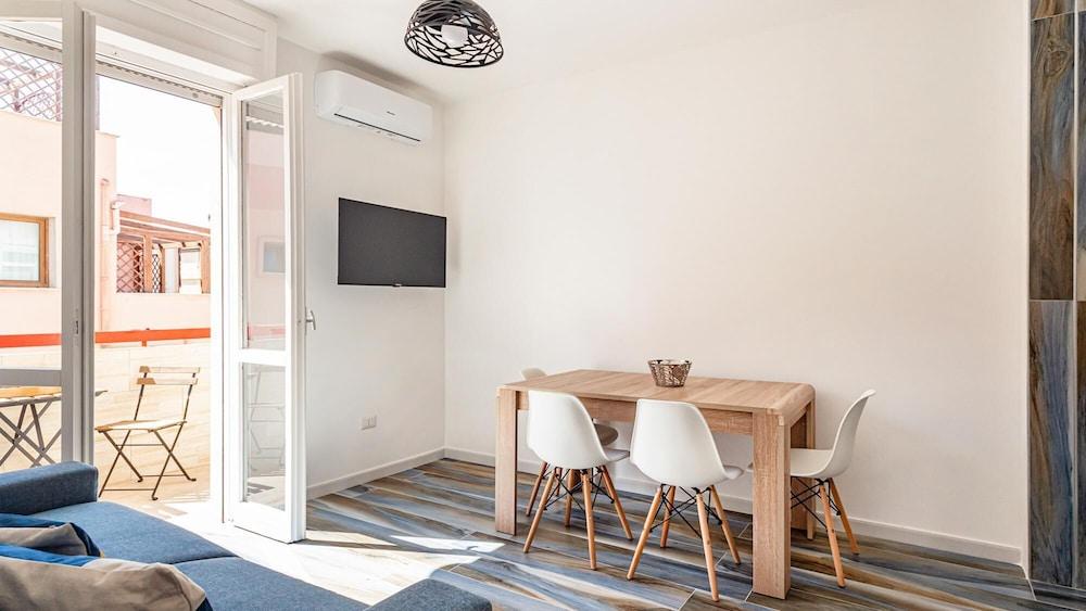 Welcomely - Rady House