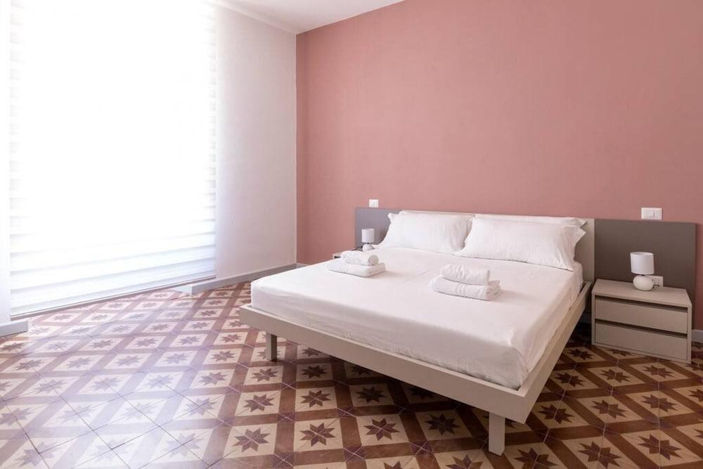 Welcomely - Xenia Boutique House 3