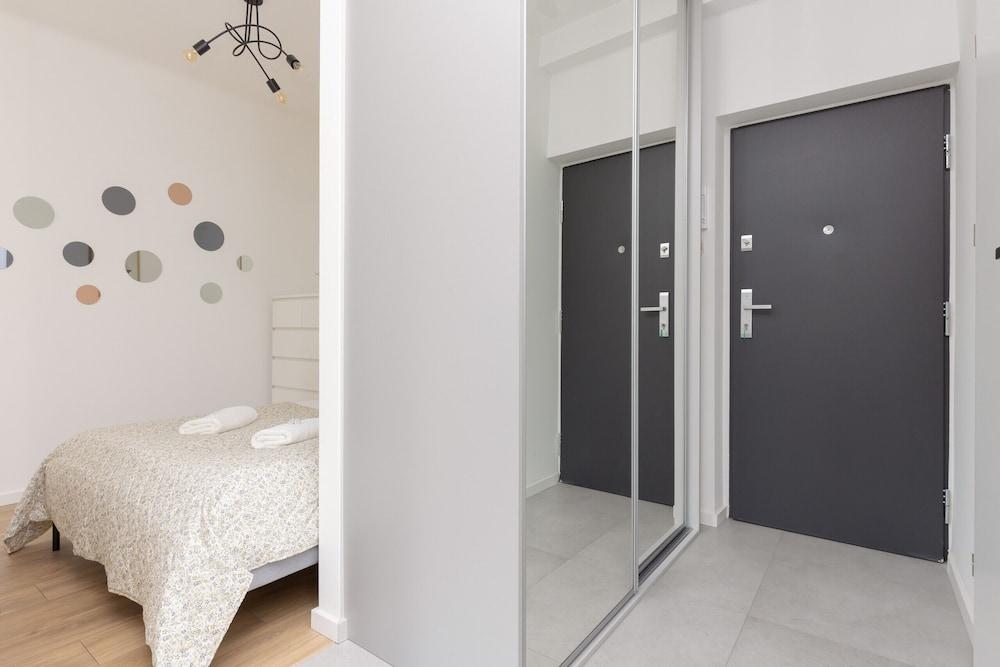 Sunny Studio Ochota by Renters