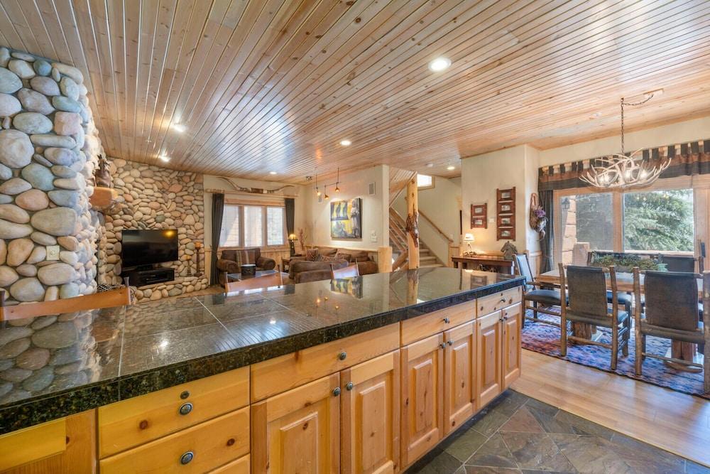 Timberwolf Lodge 2A by Lespri Management