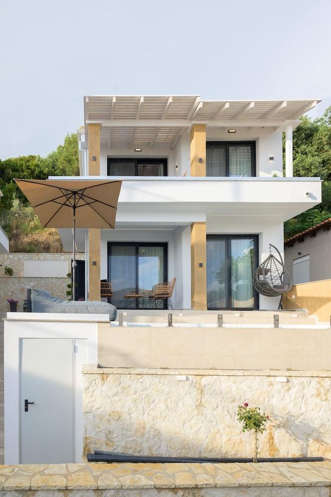 Vrachos Luxury Maisonettes