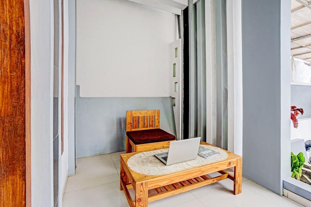 OYO Life 90472 Villa Dua Dua