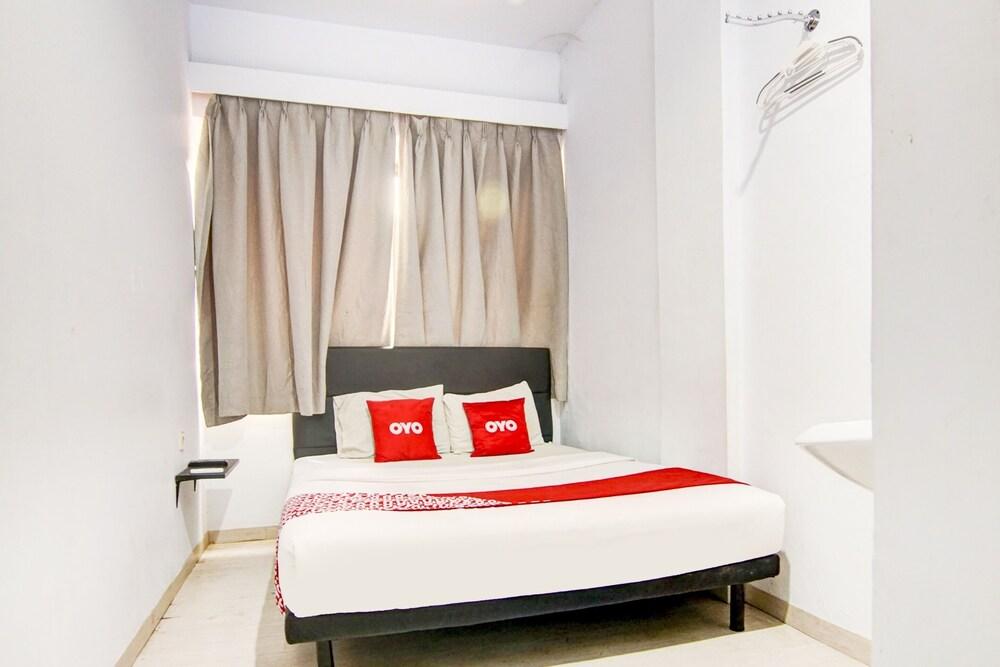 OYO 90310 Cosmo Harmoni