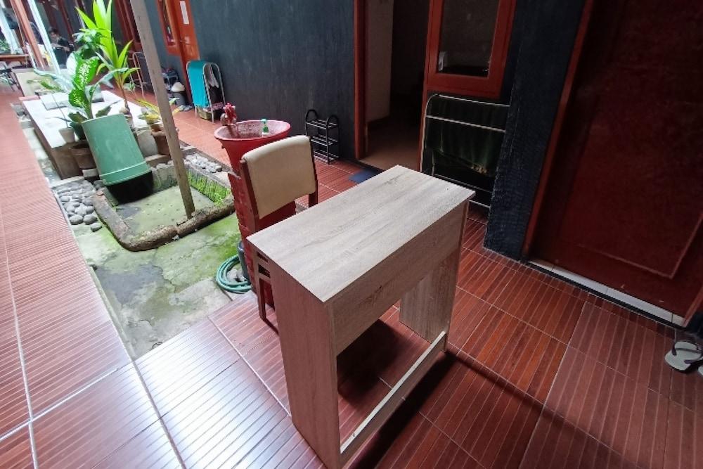 OYO 91341 D'phoenix Anggrek Syaria