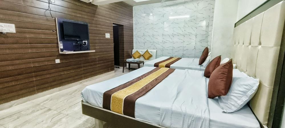 Hotel Prabhat Palace