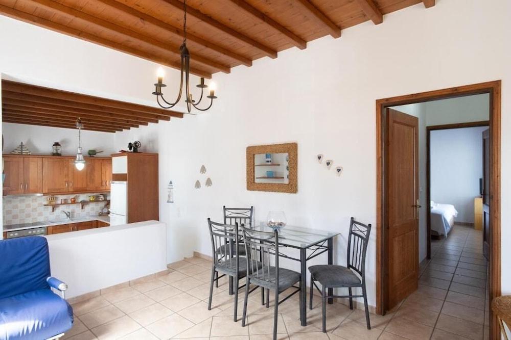 Elegance 2 Bedroom Escape in Psarou