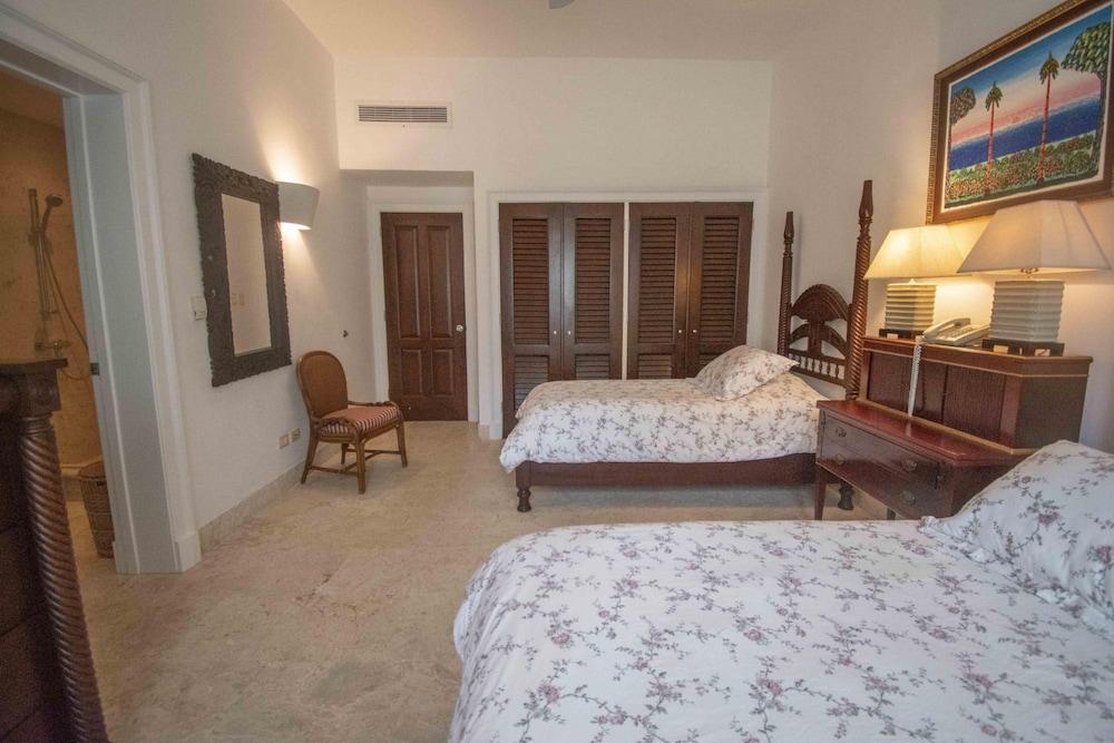 Ocean Front Luxury Villa in Golf and Beach Resort