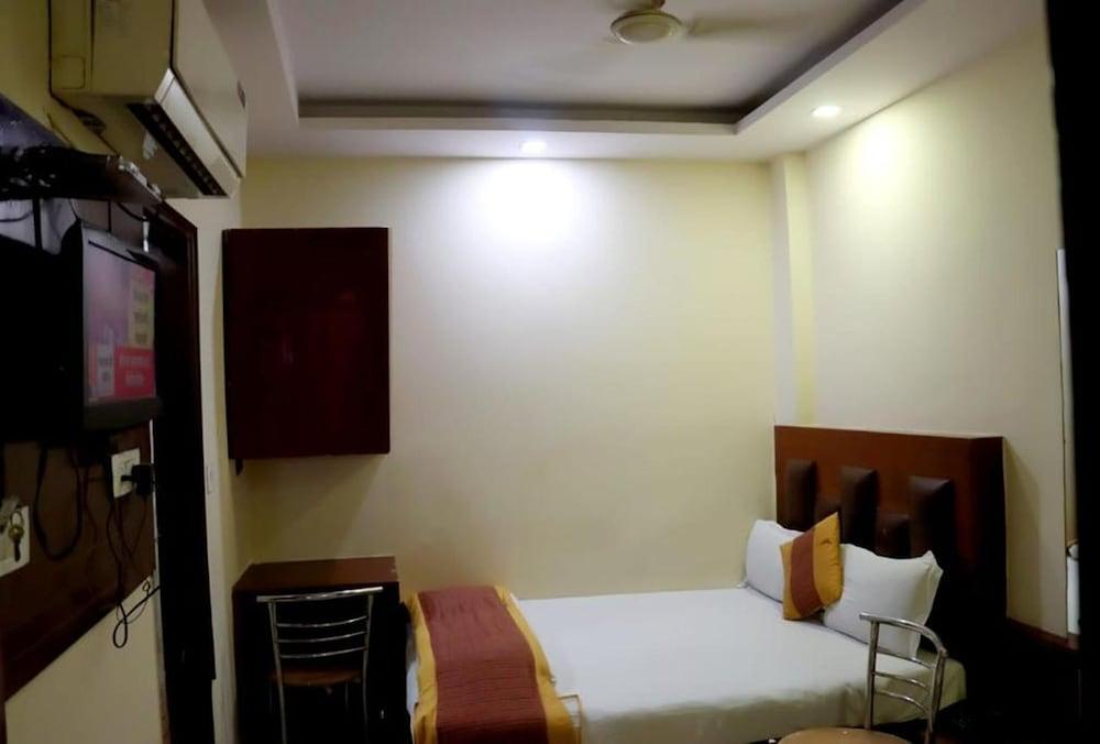 Hotel Prem Deluxe Guest House