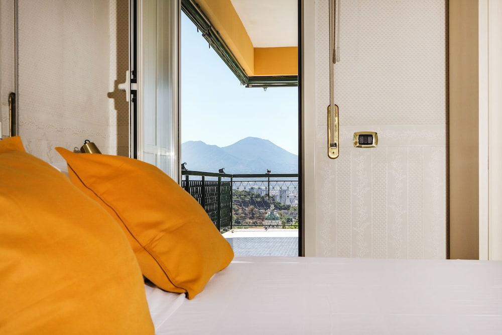 Appartamento Con Terrazzo A Capodimonte