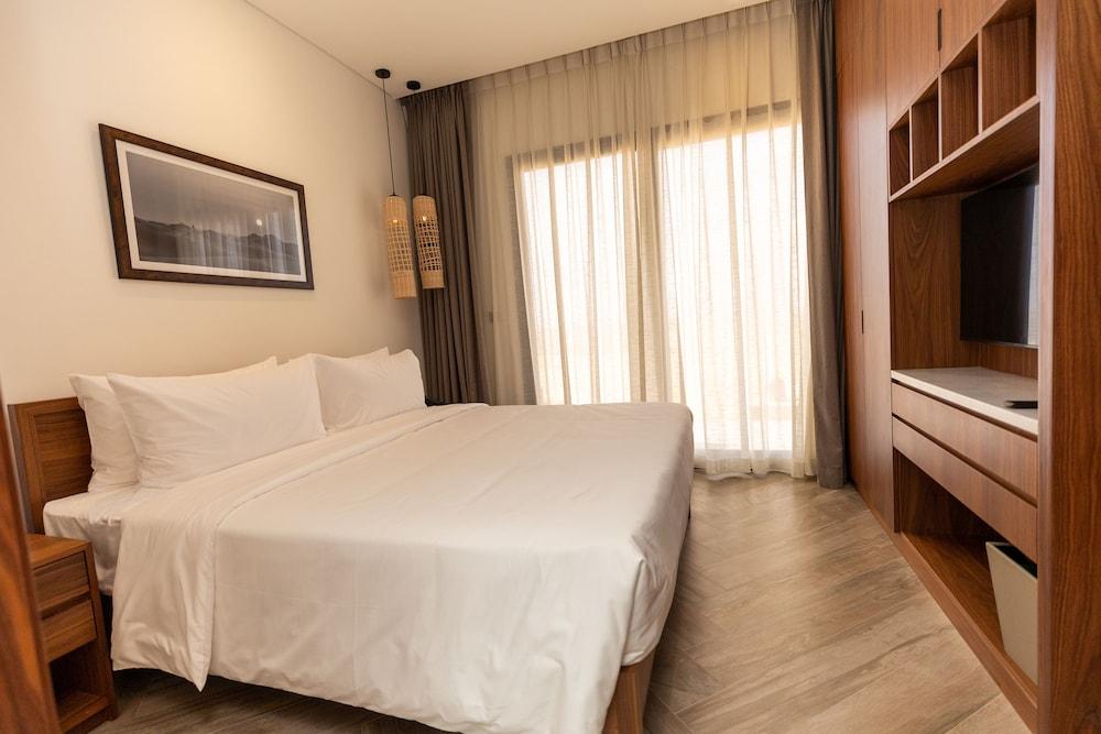 Bab Al Nojoum Bateen Liwa