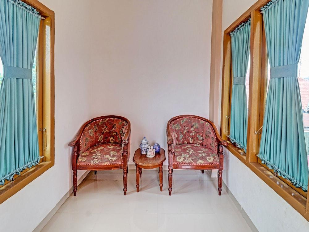 OYO 90945 Arizon Kost