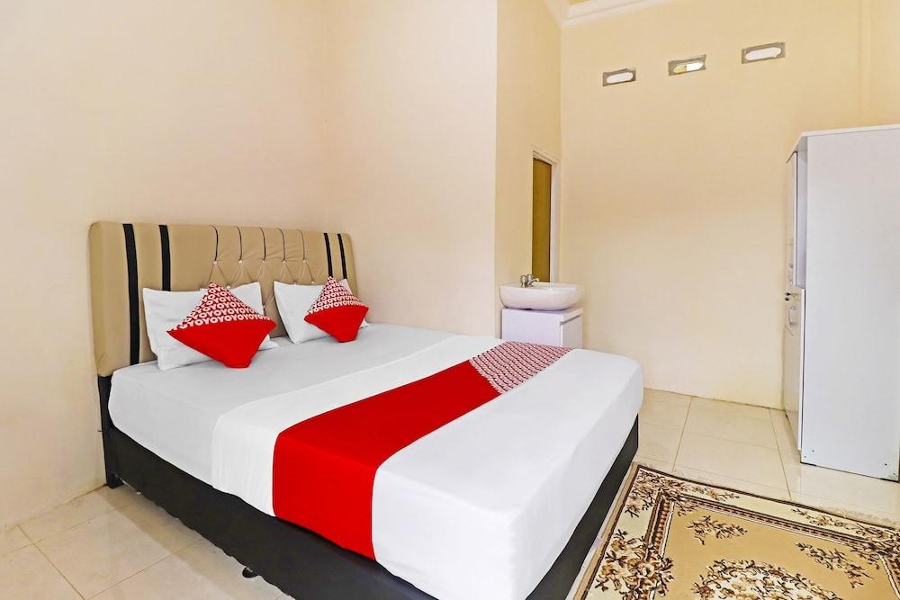 OYO 91129 D'ta Kost Syariah