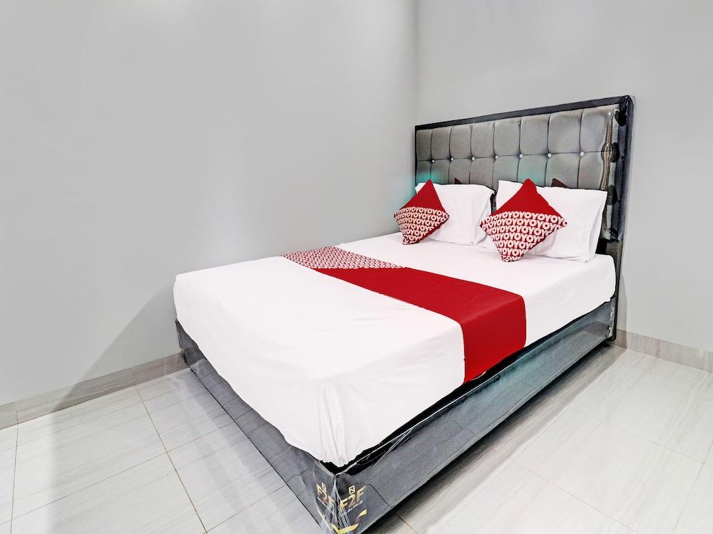 OYO 92057 Reny Kost Syariah