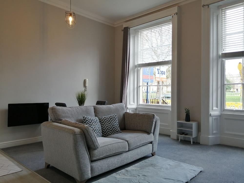 2-bed Flat in Hamilton Square