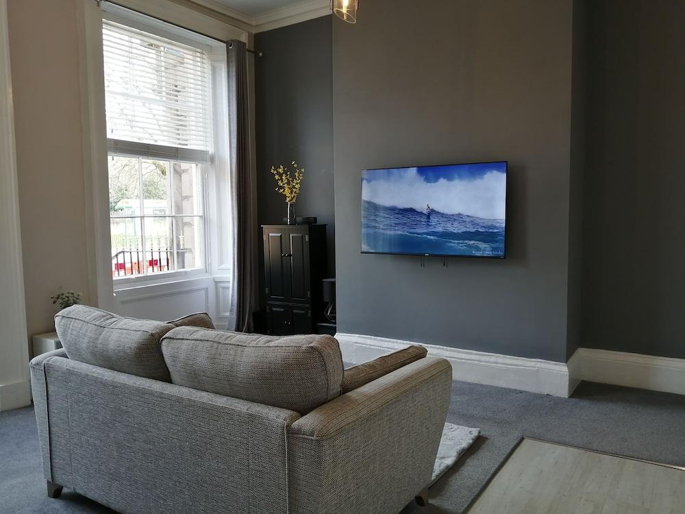 2-bed Flat in Hamilton Square