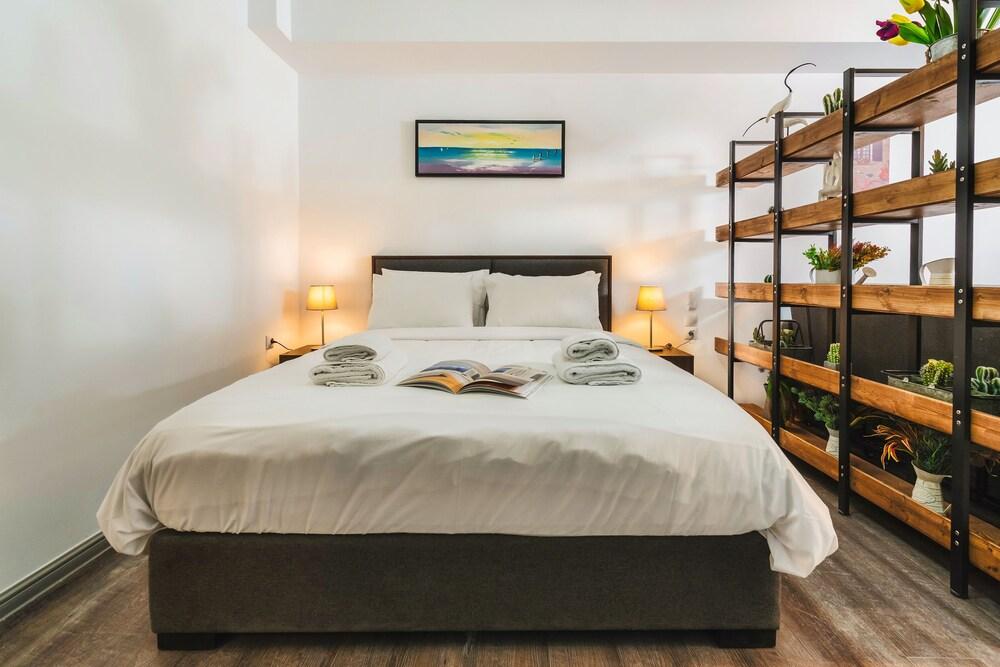 Sanders Home Suites - Inviting Downtown Studio