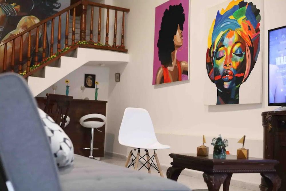 Stylish House With Beautiful Galleries In Gethsemane With Jacuzzi