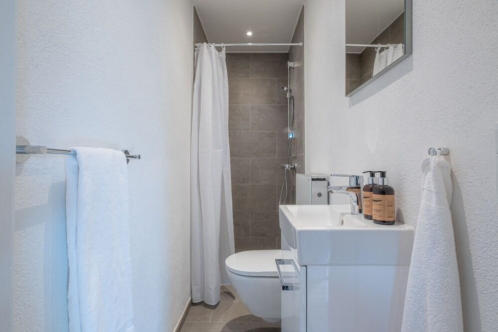 1 Bed Apartment Sleeps 2 With Parking, Wifi, Tv