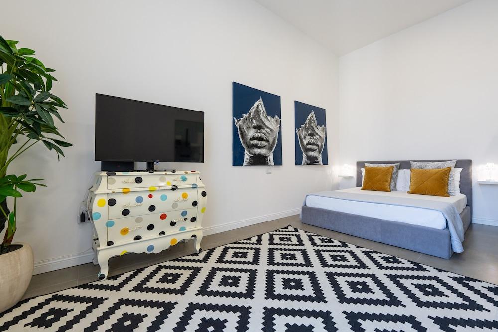 Palazzo della Porta - Via Toledo 55