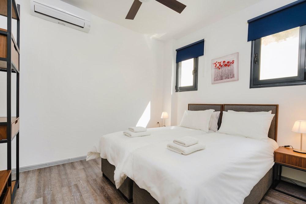 "sanders Home Suites - Bright Downtown 1-bdr. Apt."