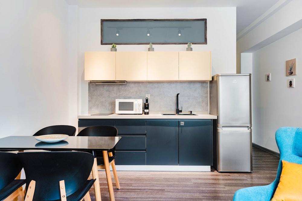 "sanders Home Suites - Bright Downtown 1-bdr. Apt."