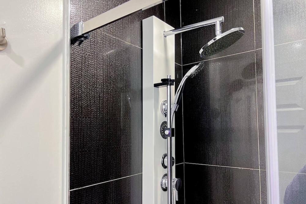 Stylish Townhome Dt Mtl Num01