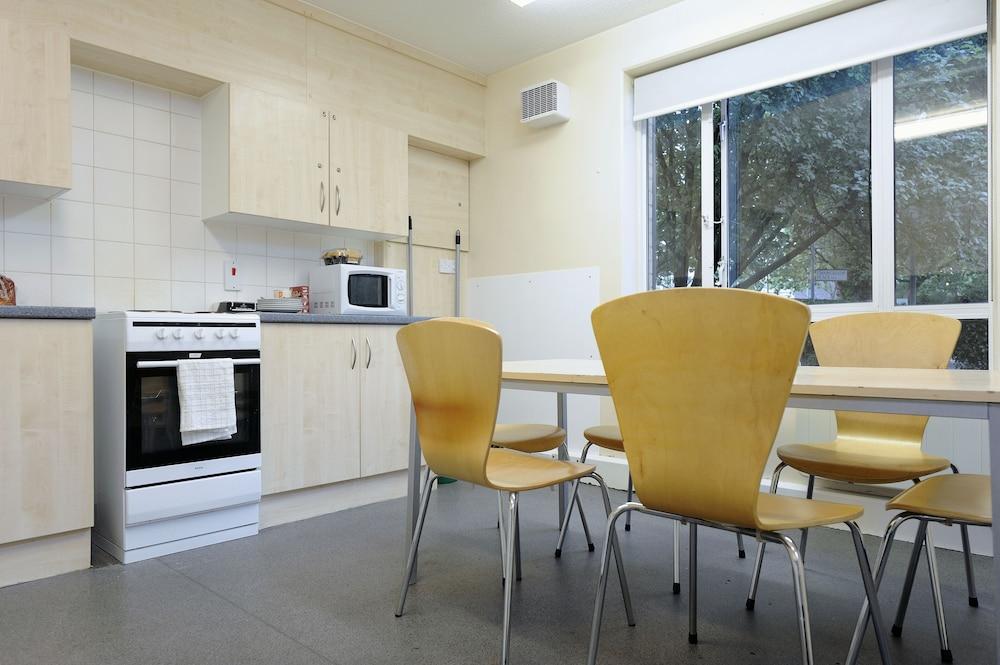 En Suite Rooms COLINDALE SK