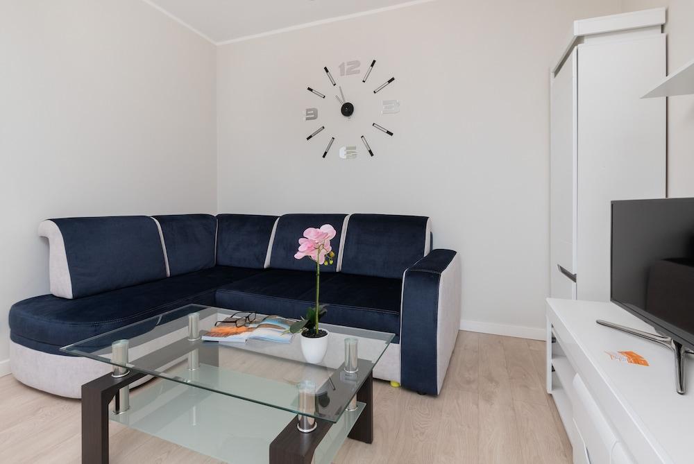 Gdańsk Zaspa Apartment by Renters