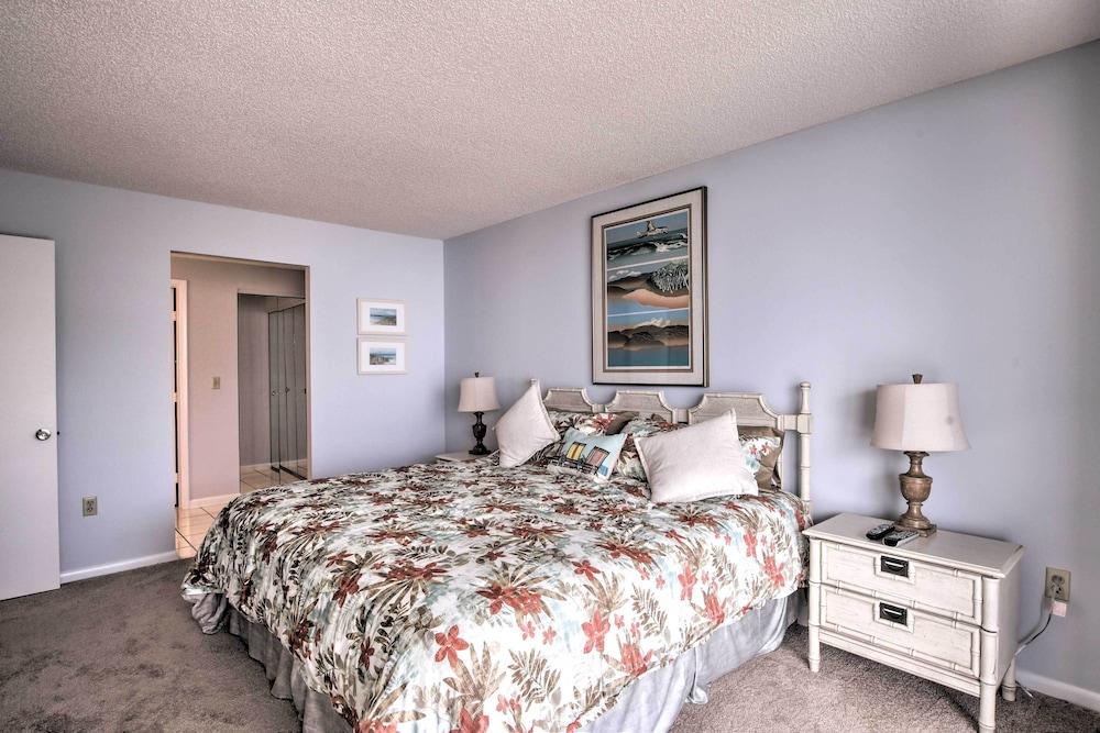 Beachfront Marco Island Resort Condo w/ Pool!