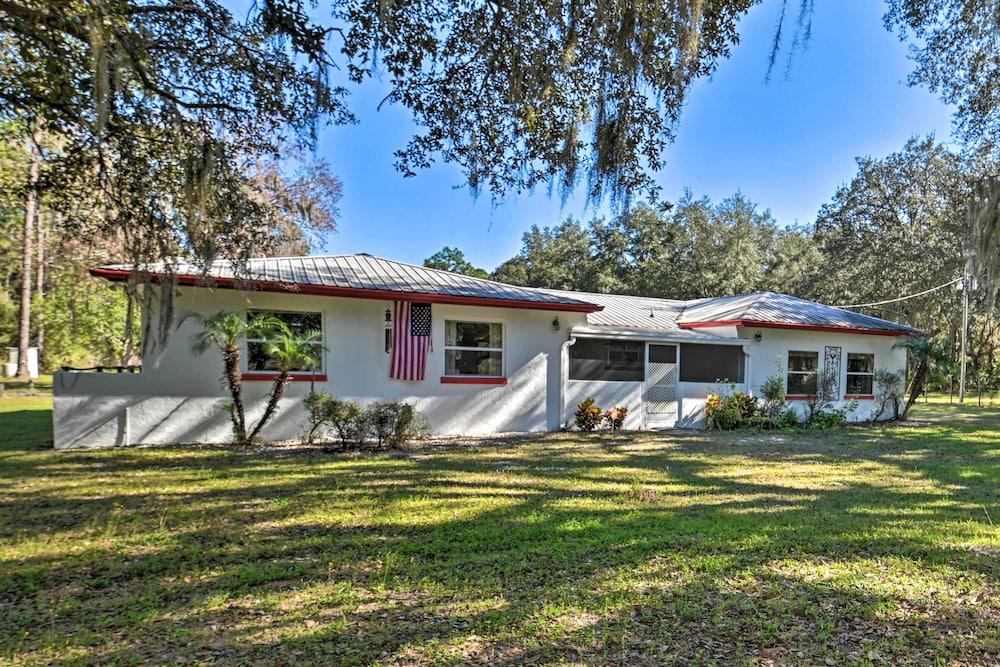 Central Florida Escape on 5 Acres w/ Grill & Pool!