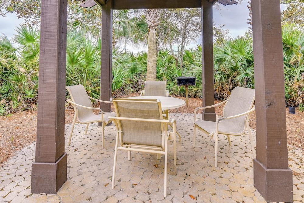 Cozy Miramar Beach Condo w/ Pools & Beach Access!