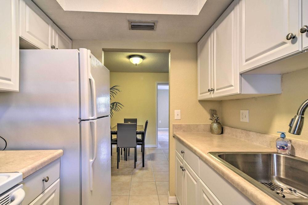 Cozy Indian Rocks Beach Condo - Steps to Beach!