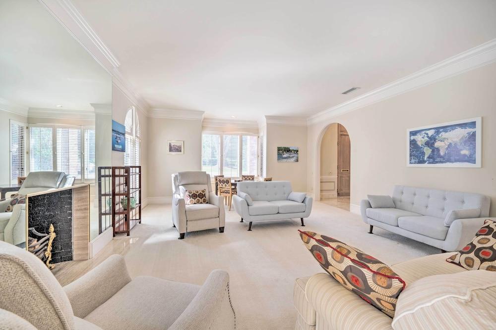 Lanai & Pool: Elegant Villa in Winter Haven!