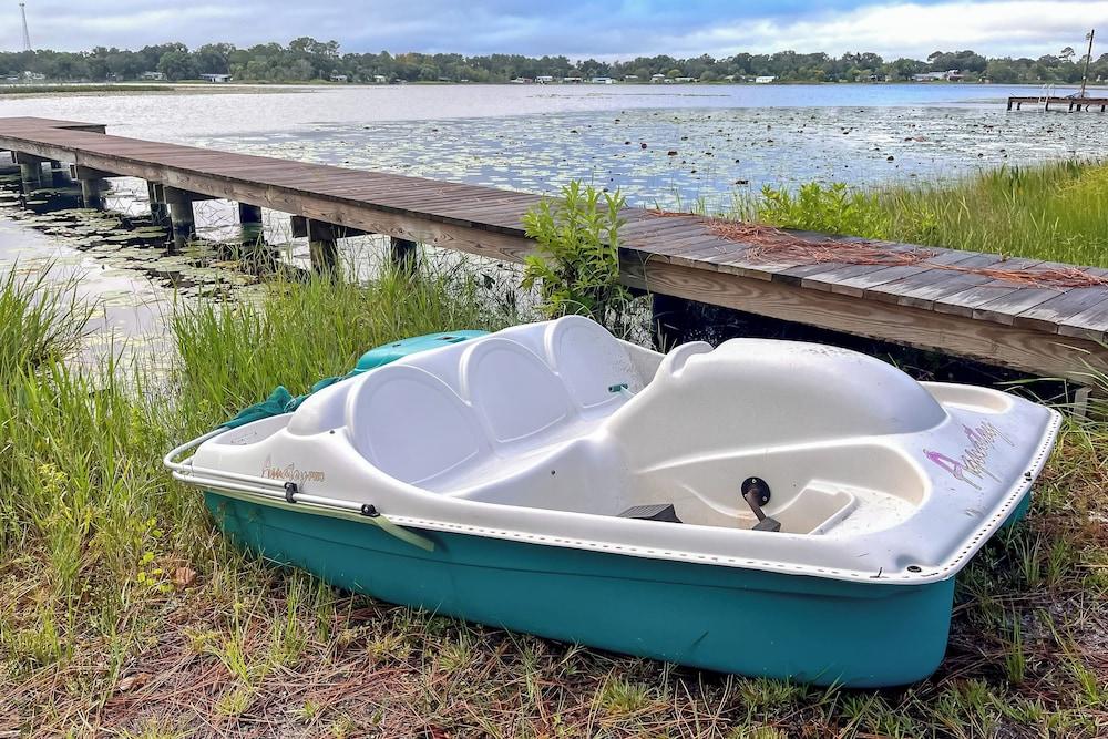 Lakeside Crescent City Cottage: Boat + Dock!