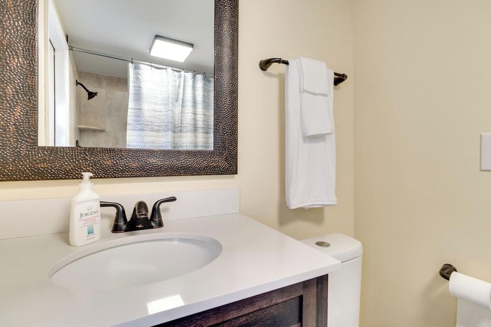 Mt Dora Couple's Retreat w/ Shared Pool!