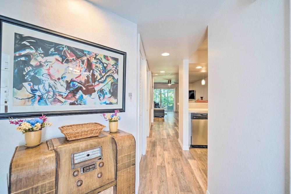 Old Florida Setting w/ Kayaks & Fishing Poles