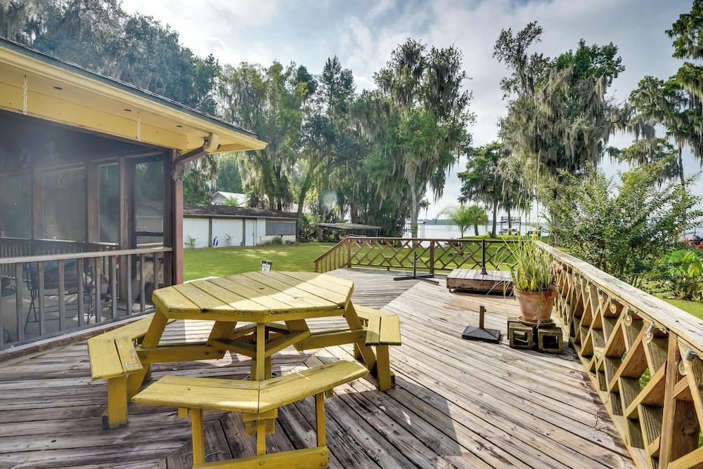 'pirate Cove' Home in Welaka: Dock & River Access!
