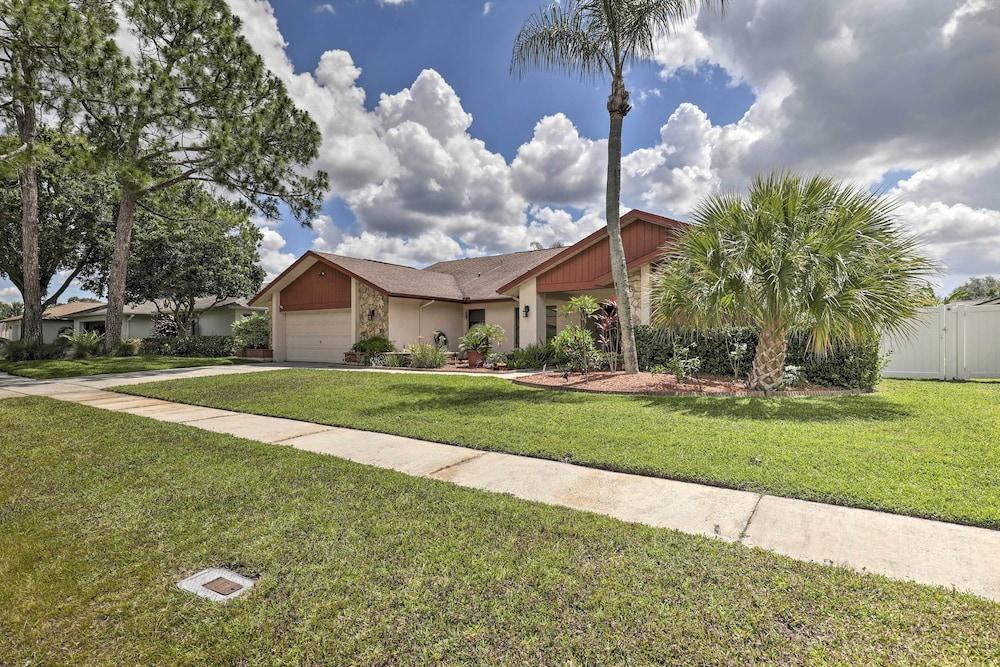 Relaxing Tampa Abode w/ Screened Lanai & Pool
