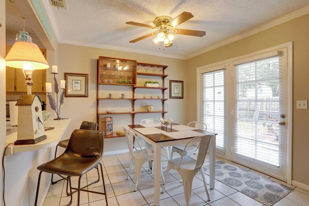 Seminole Townhome: Easy Access to Beaches!