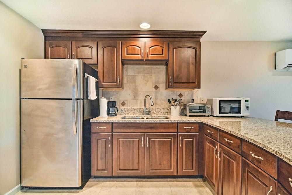 On-site Pond: Sleek Largo Studio < 7 Mi to Beach!