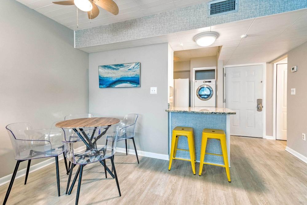 Sunny Destin Condo w/ Pool & Beach Access!