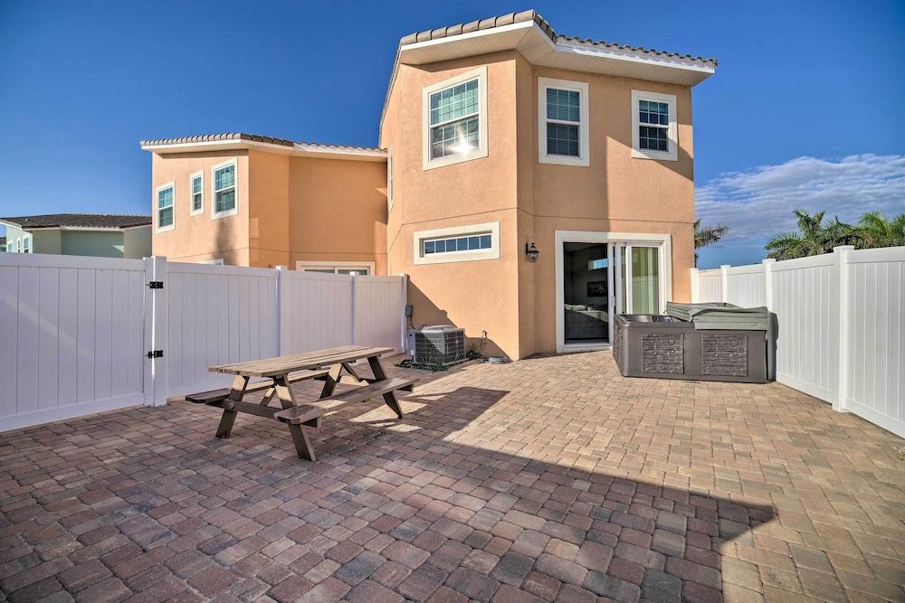 Upscale Florida Townhome - 1/2 Mi to Beach!