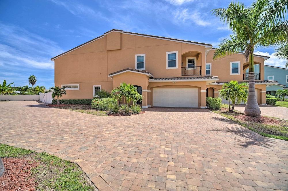Upscale Florida Townhome - 1/2 Mi to Beach!