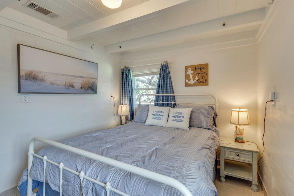 Waterfront Panacea Vacation Rental w/ Dock!