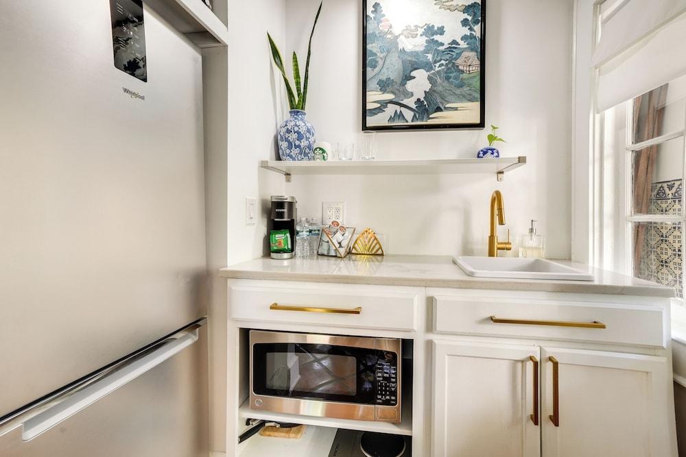 South Tampa Studio in Desirable Historic District!