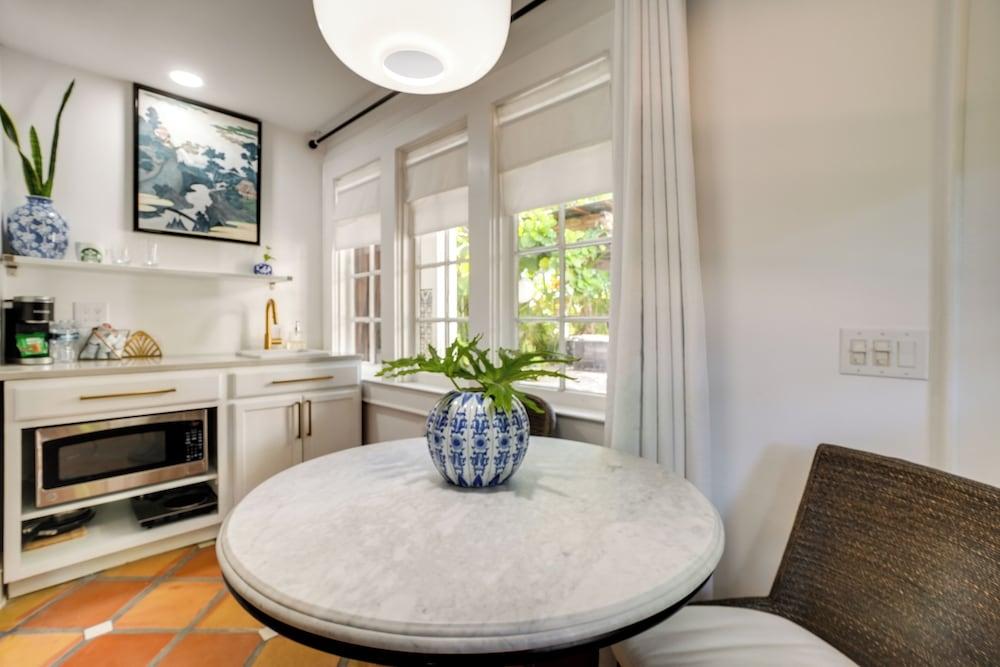 South Tampa Studio in Desirable Historic District!