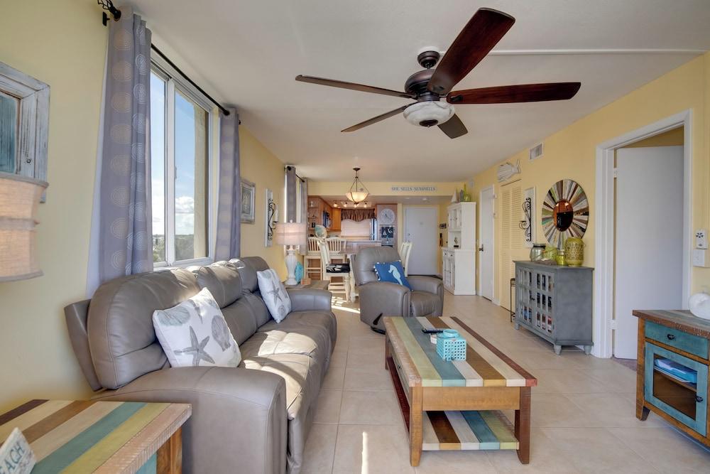 Waterfront Hudson Condo w/ Amenity Access!